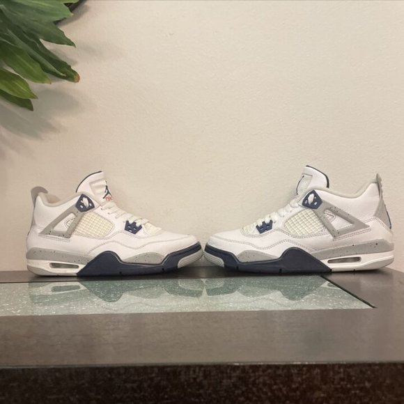 Size 10- Jordan 4 Retro Mid Midnight Navy